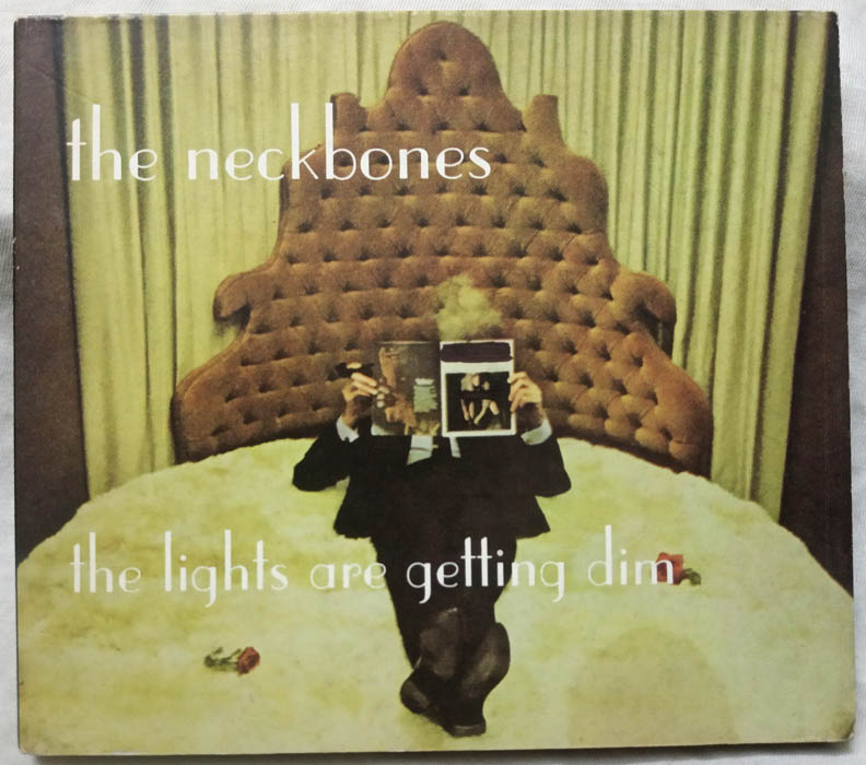 the neckbones the light are gerring dim Audio cd (2)